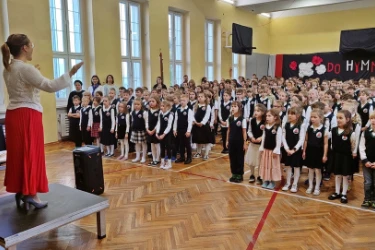 GOŚĆ NIEDZIELNY Hymn Polski na 350 młodych gardeł